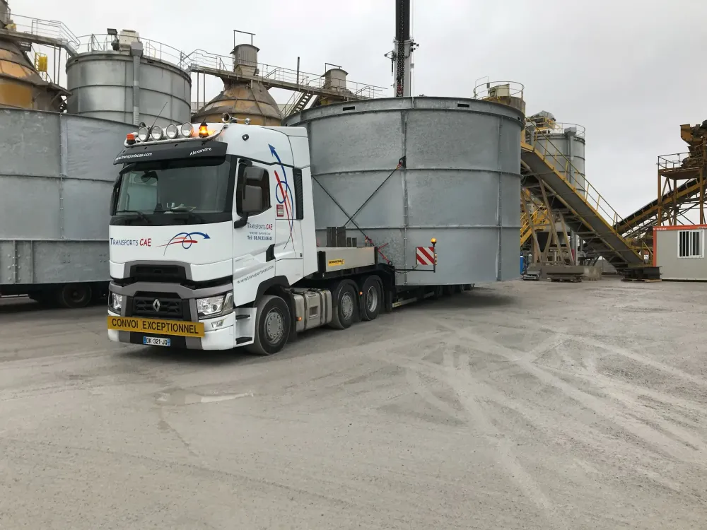 TRANSPORTEUR GRANDE LARGEUR CONVOI NORD